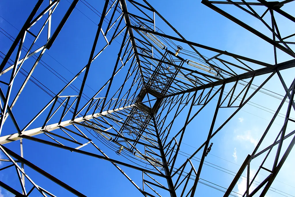 poste electrico cielo